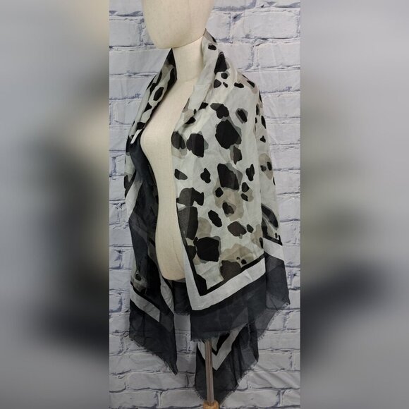 Burberry Women's Scarf Wrap Grayscale Leopard Cheetah Modal Silk 52" x 52" - Picture 2 of 16